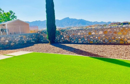 Northeast El Paso House | Mountain Views- 15 min to fort bliss. No pets