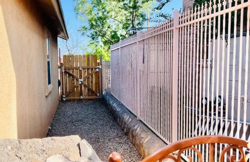 Northeast El Paso House | Mountain Views- 15 min to fort bliss. No pets