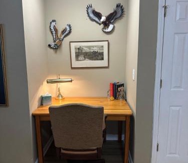 Silver Creek House | Mountain Views 5 Queen Bedrooms WiFi FirePit BBQ