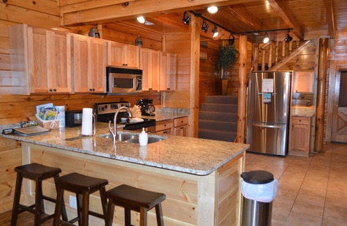 Sevierville Cabin | 'Mountainscape'-Million Dollar Views In Legacy Mtn. Rent 6 Nights get 7th FREE!