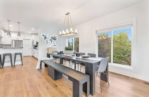 Vernon House | Mountainside Luxury Entertainer | Game Room & Deck