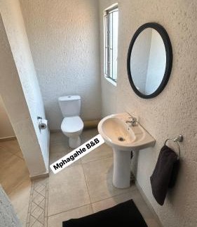 Elias Motsoaledi Bed & Breakfast | Mphagahle B&B