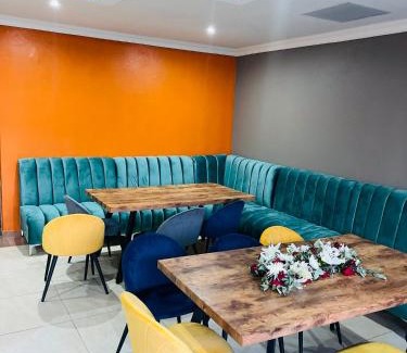 Thembisile House | Mpisana boutique guesthouse