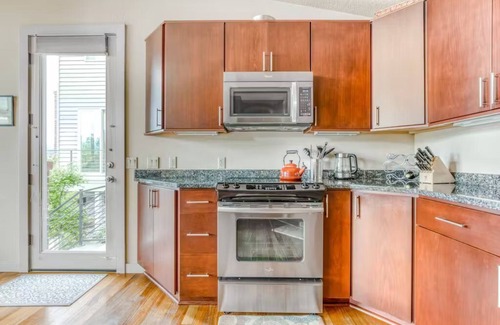 Hood River House | Mt. Adams View, Trails, River View, Pets OK, Walkable to Downtown