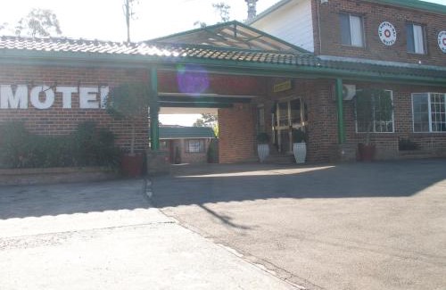 Mount Kuring-gai Hotel | Mt Kuring-Gai Motel