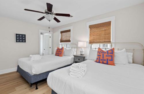 Old Village House | Mt Pleasant Beach Retreat- Mins to Sullivan's IOP