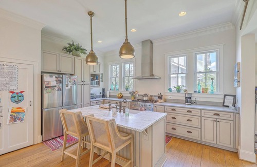 Mount Pleasant House | Mt Pleasant Treasure-Mins to the Beach