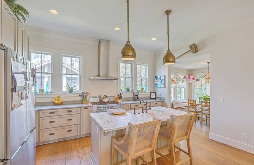 Mount Pleasant House | Mt Pleasant Treasure-Mins to the Beach