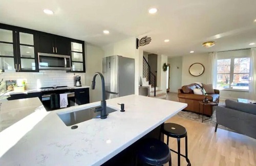 Grandview Heights House | 🌲 Mtn Mod Townhome w/City Views-Unmatched Location