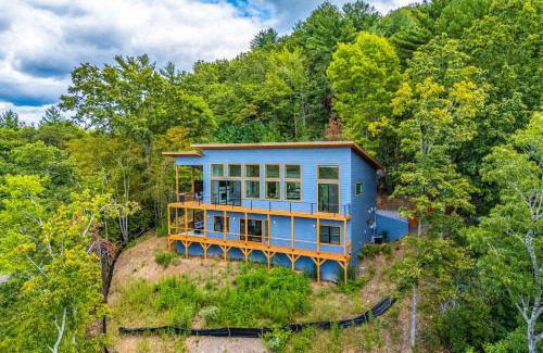 Brasstown House | Mtn-View Decks and Fire Pit Quiet Brasstown Escape