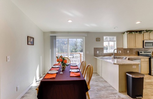 Ahsahka Cottage | Mtn-view Gem w/Outdoor Entertainment in Ahsahka!