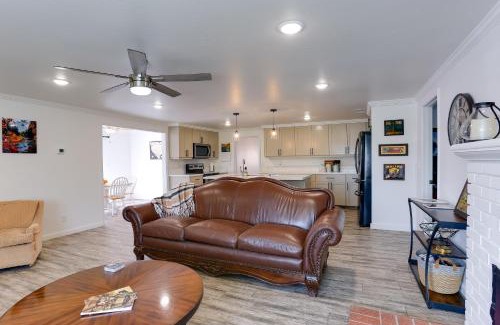 Woodlake House | Mtn-View Home with Patio and Grill in Woodlake