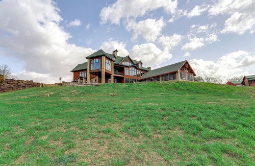 Fairfield Bay Cottage | Mtn-view Shirley Pool House: Pets Welcome!