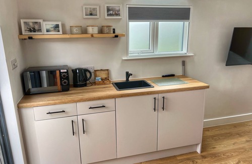 Mudeford Cabin | Mudeford Retreat—Peaceful & Perfectly Located