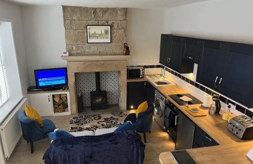 Walsden House | Mulberry Court At Hollins Mount - 174 Hollins Rd