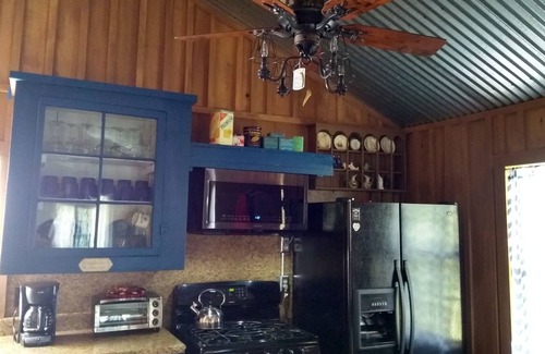 Lynchburg Cabin | Mulberry Creek Cabin welcomes you! Nestled so close to Lynchburg yet so private!