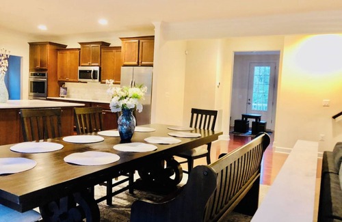 Haymarket House | Mulberry Manor House Spacious, Private & Peaceful Retreat -