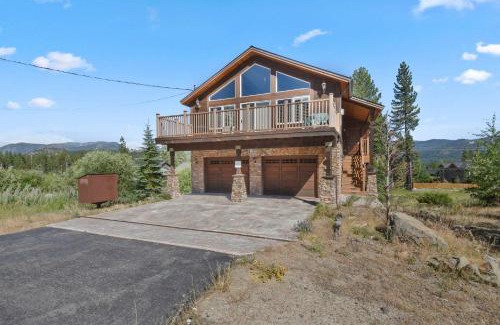 Mountain View Estates House | Mule Meadows - Classy Split level South Tahoe home