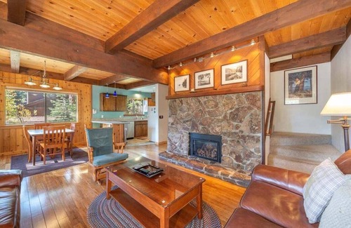 Ridgewood Cabin | Muletail Lodge in Carnelian Bay Close to town, hiking, biking