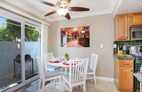 Downtown House | Multi-Level 2BR-Fast WiFI-Free Parking -CM-1