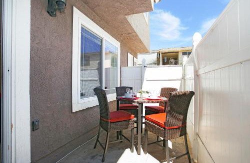 Downtown House | Multi-Level 2BR-Fast WiFI-Free Parking -CM-1