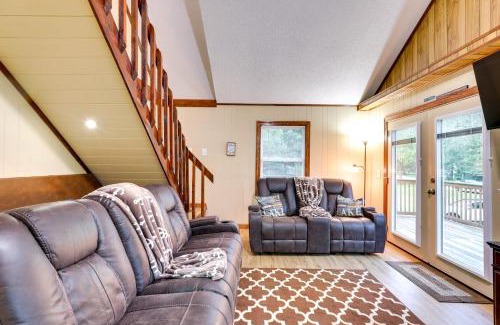 Russellville House | Multi-Level Bonneau Cabin Walk to Lake!