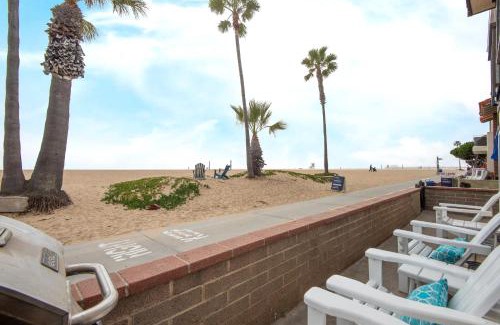 Balboa Peninsula House | Multi Level Oceanfront Home With Oceanviews and Private Patio on the Boardwalk