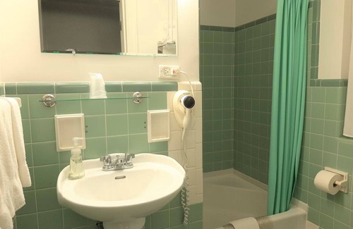 Murray Hotel | Murray Inn and Art Gallery