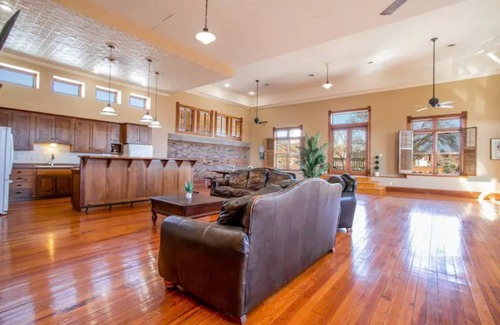 Fayette Apartment | Must see! Stunning Penthouse in heart of downtown