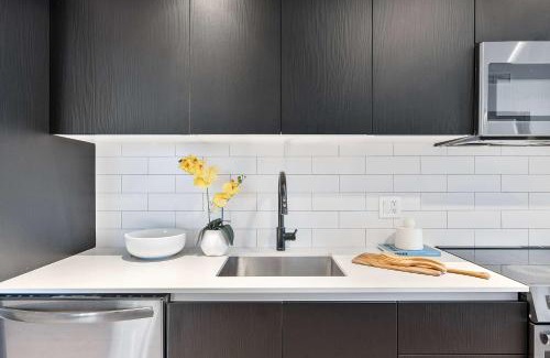 Downtown Miami Apartment | MVR Epic Views & Resort Pool for Perfection