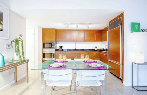 Downtown Miami Apartment | MVR-Icon Brickell High-Rise w Balcony