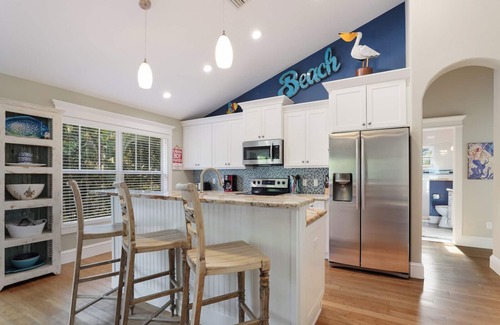 Holmes Beach House | My Big Fat Beach House: Putt-Putt, Ping Pong, Heated Pool, Hot Tub