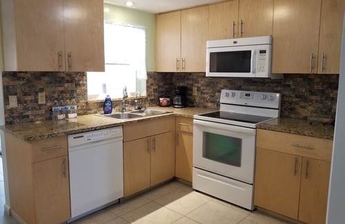 Jasmine Lakes House | My house has3 bdr, 2.5 bath with outdoor pool; it has a hot tub for you to enjoy