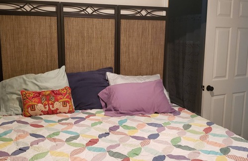 Theriot Cabin | My oh My Maison du Bayou with WiFi, AC, fishing. Enjoy a relaxing cozy stay!