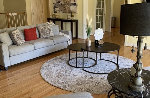 Chapel Hill Cottage | My Place Inn, Your Home Away From Home! - Lower Suite