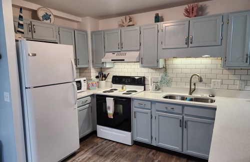 Myrtle Beach Condo | Myrtle Beach, Ocean View, Newly Remodeled 2 BR, 2 Bath ~ Also own VRBO 1298906