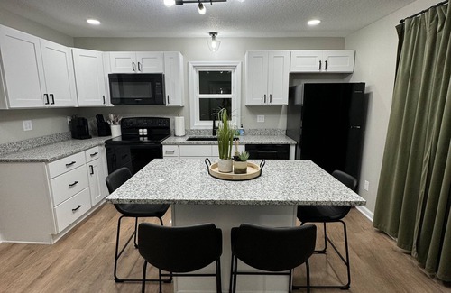 Creston House | Myrtle Lane home, nestled just minutes away from downtown! Newly remodeled