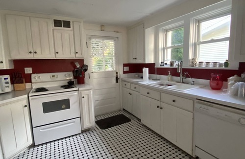 Syracuse House | n Lake Wawasee home directly on lake