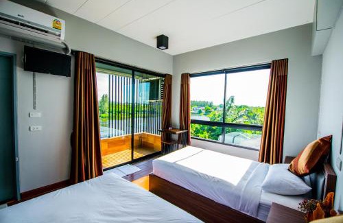 Racha Thewa Hotel | Na Siri Lake View