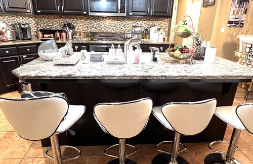 Tracy House | Nabor(6) cozy comfortable adorable stand-alone with private bathroom