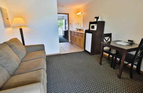 Ludington Hotel | Nader's Motel & Suites