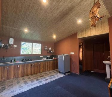 Manali House | Naggar Studio- 3BHK Homestay by Homeyhuts