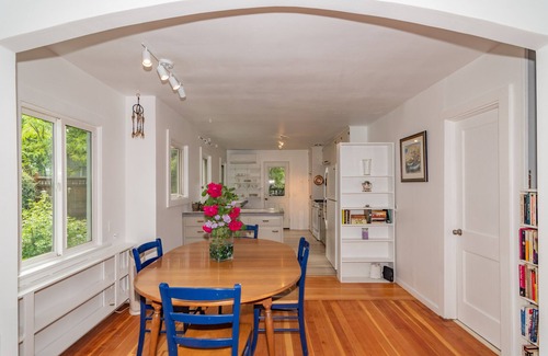 Siskiyou-Hargadine Historic District House | Nancy's Garden Cottage - 1. 5 Blocks to Downtown