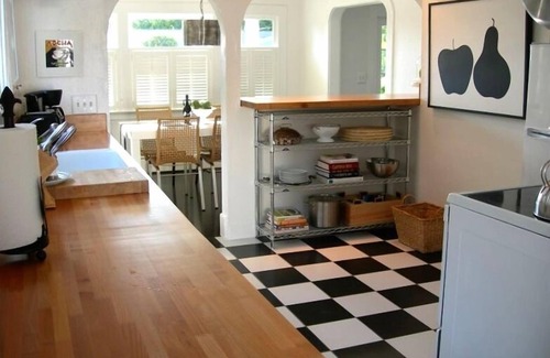 Napa House | Napa Sans Souci - Walk to Downtown Napa - Private Yard and Gardens