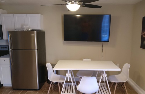 Livermore Apartment | Napa Suite: French Grape Vine Garden