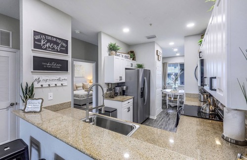 Naples Condo | NAPLES RETREAT REMODELED, 2 KING SUITES, POOL, TENNIS, GYM,10 MIN TO BEACH