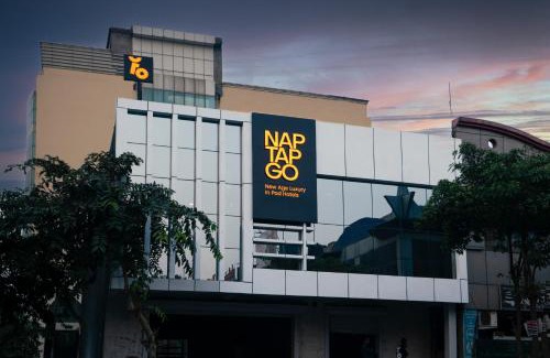 Sector 62 Hotel | NapTapGo - Japanese Premium POD Hotel - Walk to Noida Electronic City Metro! Wifi, Lounge