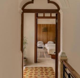 Zona Centro Apartment | Narrativ Lofts - Lira - Mid Century Cozy Retreat