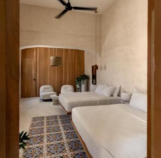 Zona Centro Apartment | Narrativ Lofts - Lira - Mid Century Cozy Retreat