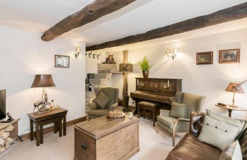 Fence House | Narrowgates Cottage